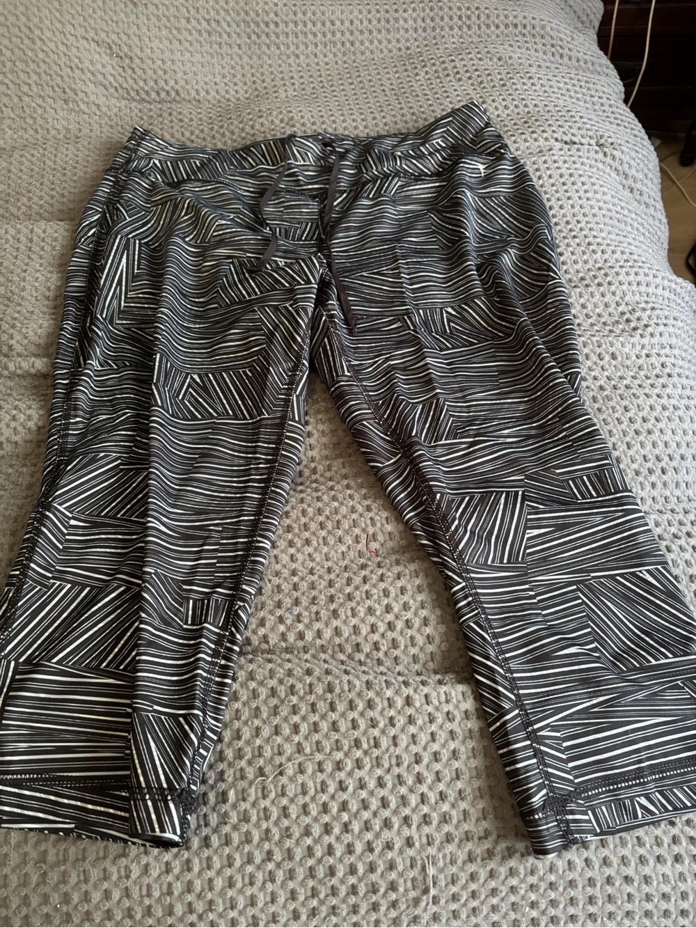 Woman’s Danskin Fitted Black & White Striped Active Capris leggings never worn